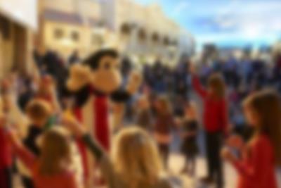 Monky Tonky danser på scenen i Lalandia