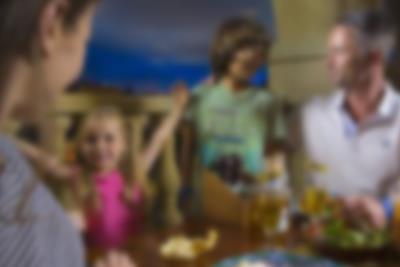 Familien spiser i Pepe's Cantina i Lalandia