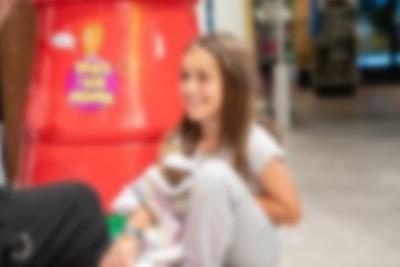 Åbningsfest, hvor vi har en gave parat til de første 100 besøgende i butikken